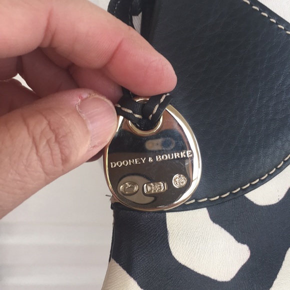Dooney & Bourke zebra oversized bucket bag - Picture 8 of 8